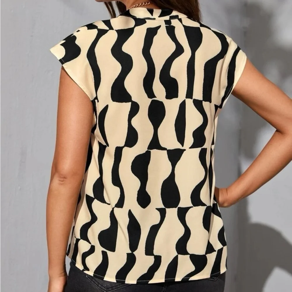 New notched neck ALLOVER print top